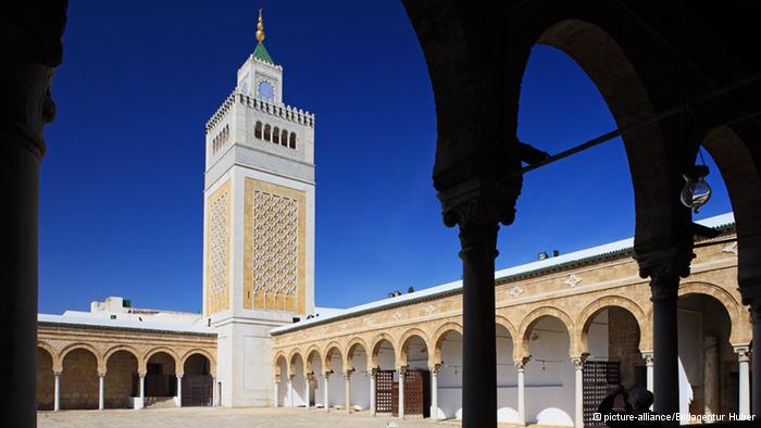وزارة الشؤون الدينية تسترجع جامع الزيتونة بإستخدام القوة العامة